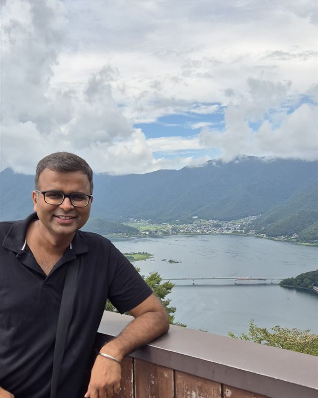Varun overlooking Lake Kawaguchiko